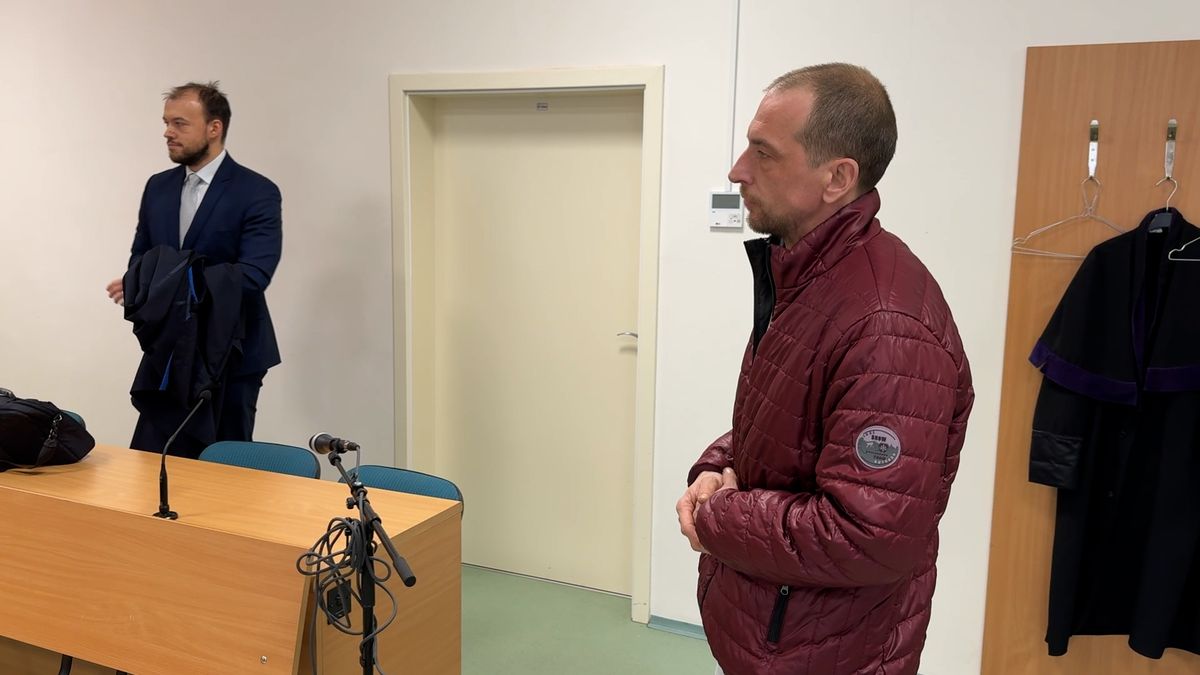 Agresivní pes na Plzeňsku vykousl ženě z ruky kus masa. Její manžel ho uškrtil holýma rukama