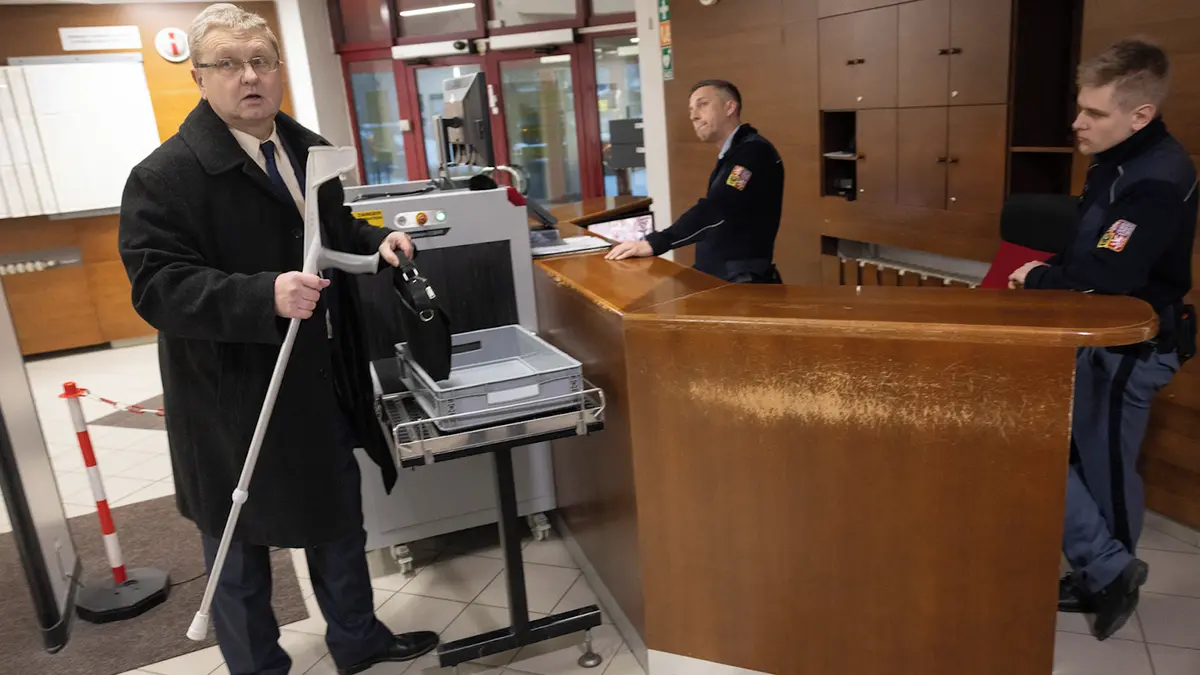 Za útok berlí na Babiše invalida platit pokutu nemusí