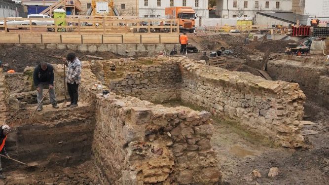 Unikátní záchranný projekt v Brně. Bude se stěhovat torzo nedávno objeveného středověkého domu