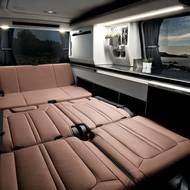 Dolní lavici lze přeměnit na praktické dvoulůžko. 