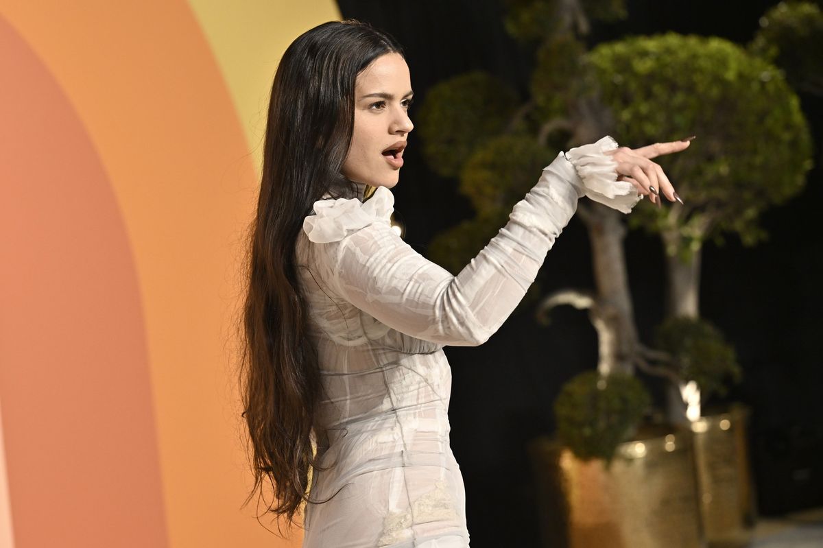 RECENZE: Rosalía povýšila pop. Našla jeho jinou, zajímavou podobu a zpívá čtrnácti jazyky