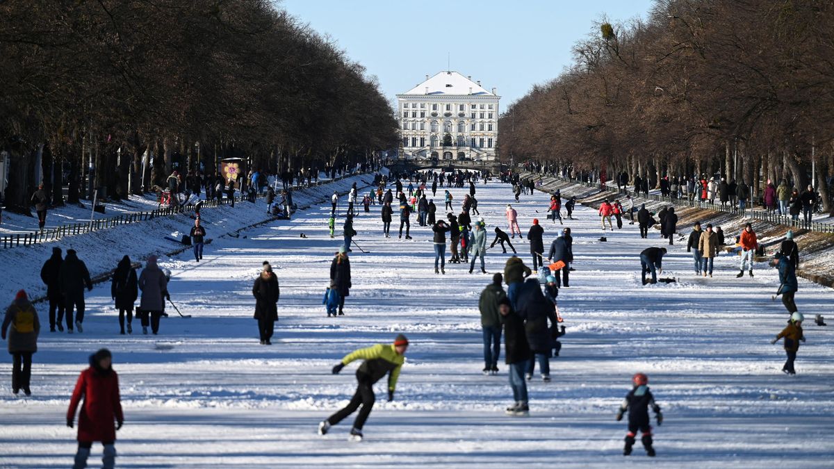 Města v Německu kvůli počasí znovu povolují posypovou sůl