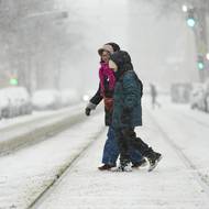 Hlavně opatrně. Na republiku padají další centimetry nového sněhu. 