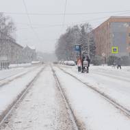 Městská hromadná doprava jezdí dnes dopoledne v Ostravě nepravidelně. Situaci komplikuje sněžení.