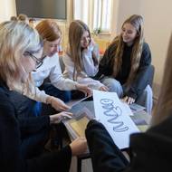 Děti pracovaly při navrhování modelů v týmu.