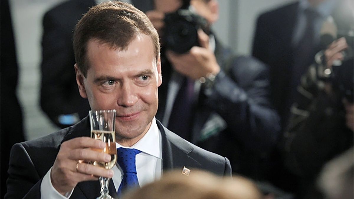 Grónsko by se mohlo připojit k Rusku, utahuje si Medvěděv z Trumpa