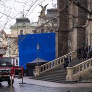 Natáčení filmu na Náměstí Míru a v kostele sv. Ludmily na snímku z 14. ledna 2026.