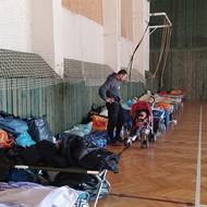 Provizorní ubytování v tělocvičně