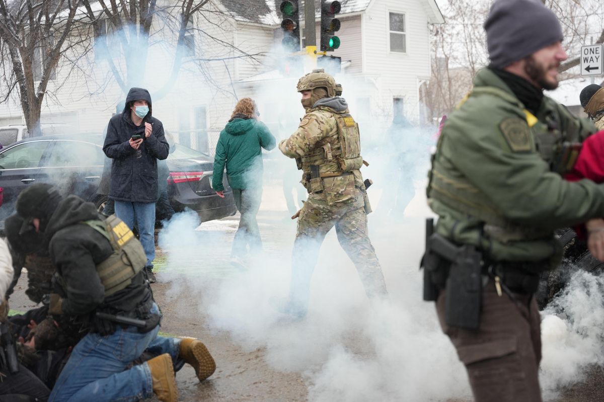 Agenti měli zákaz použít proti poklidným demonstrantům v Minneapolisu slzný plyn. Odvolací soud opatření zrušil