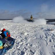 Muž se při snowkitingu na moldavských pláních zranil.