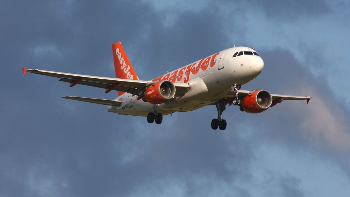 Problémoví cestující zapříčinili zpoždění letu o 30 hodin