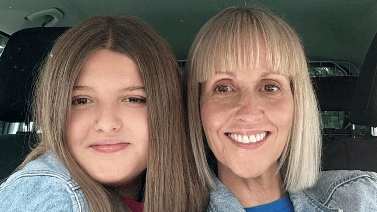 Obří vlna strhla v Británii do ledové vody teenagerku, když pozorovala rozbouřené moře