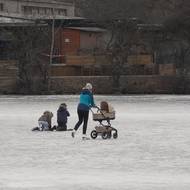 Bruslí se i s kočárky