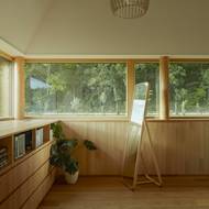 Úložné prostory v patře jsou navrženy tak, aby nikterak neomezovaly výhled z oken.