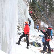 Jeden leze, druhý jistí. Horolezci pracují klasicky ve dvojicích. 