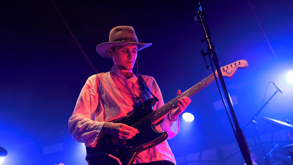 V 26 letech zemřel kytarista britské kapely Black Midi Matt Kwasniewski-Kelvin