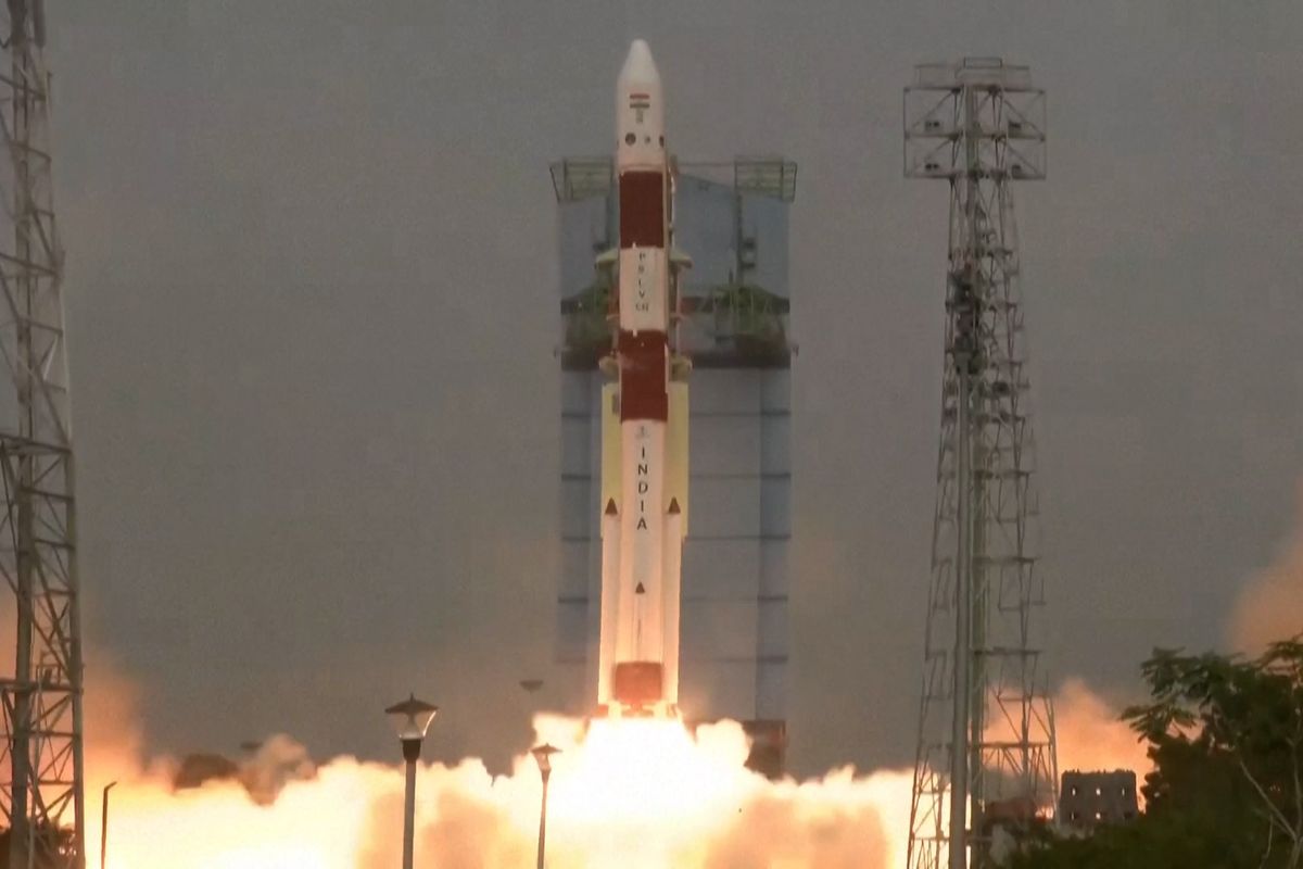 První letošní start s družicemi Indii nevyšel, raketový stupeň se dostal do neřízené rotace