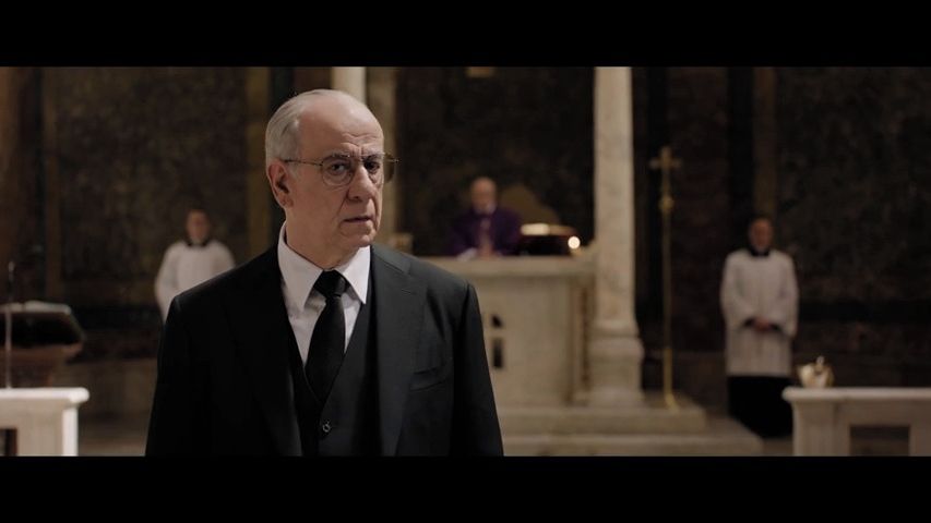 RECENZE: Paolo Sorentino potvrzuje své umění v Milosti