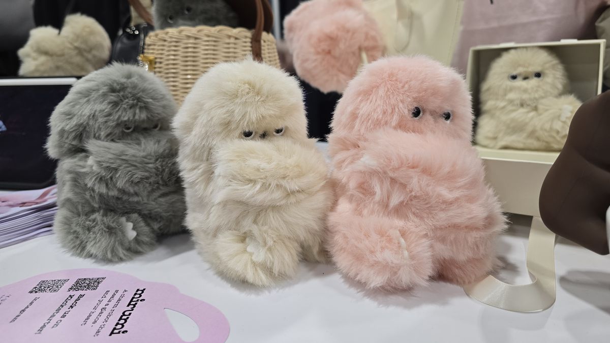 Nic neumí, přesto je to hit. Robotický plyšák vydělal za pár dní miliony