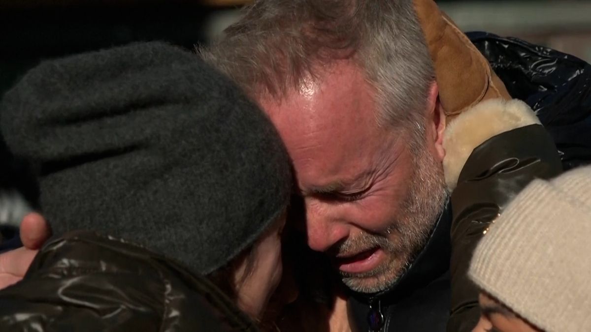 Rodiče identifikují děti uhořelé ve švýcarském baru jen podle šperků