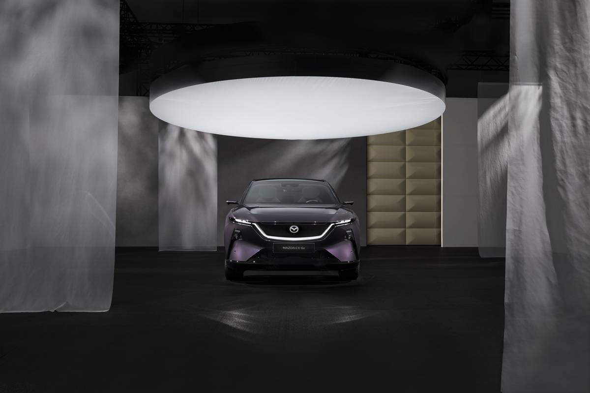 Mazda CX-6e je čistě elektrické SUV s délkou 4,8 metru.