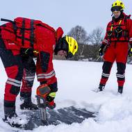 Košíkovské nádrže jsou dvě. Na té horní je led výrazně silnější.