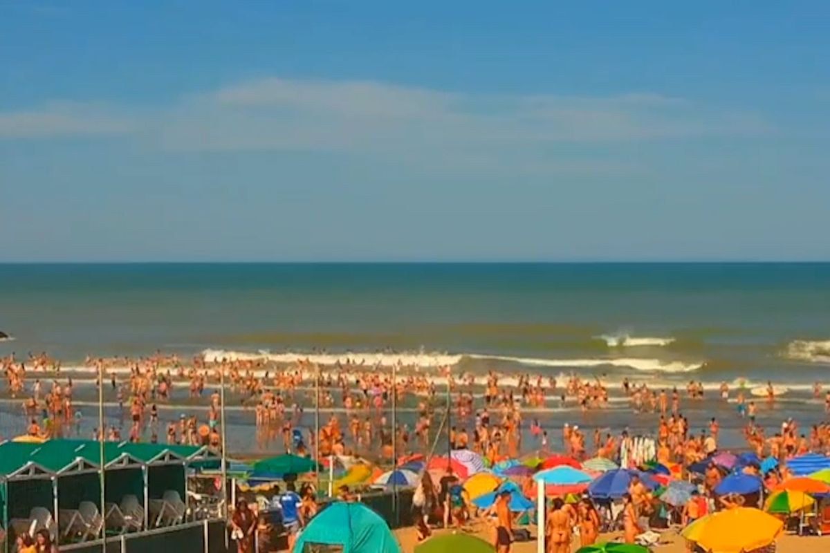 Nečekané meteotsunami v Argentině smetlo lidi do moře, jeden nepřežil