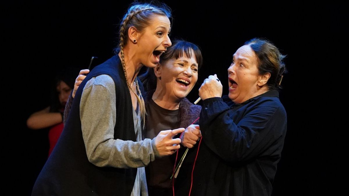 RECENZE: Pět žen a jedno staré divadlo