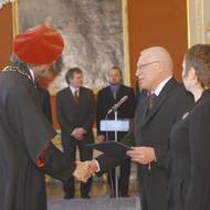 Prezident Václav Klaus jmenoval 23. ledna 2006 na Pražském hradě Borise Jirků novým rektorem Vysoké školy umělecko-průmyslové v Praze. Vpravo ministryně školství Petra Buzková.