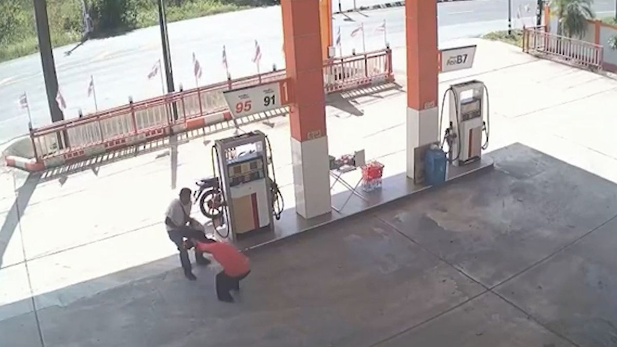 Zloděj v Thajsku zaútočil na obsluhu čerpací stanice, karma zafungovala okamžitě