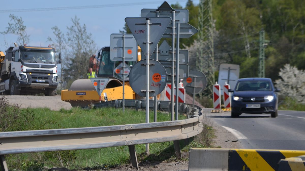Půlka stavby obchvatu Příbrami je zastavená. Kdy se bude pokračovat nikdo neví