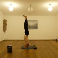 Pokus o český rekord ve stoji na hlavě v pražském Karlíně