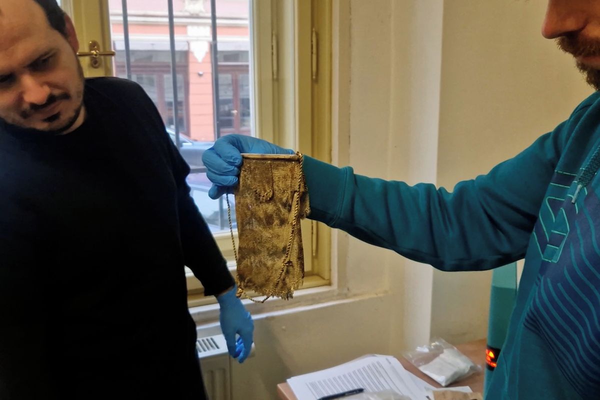 V lese pod Zvičinou nedaleko Dvora Králové se opravdu ukrýval zlatý poklad