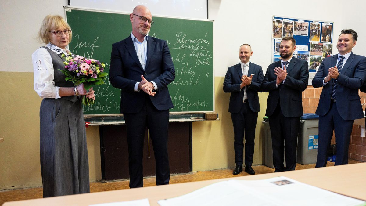 Ve školách by se mělo uplatňovat slovní hodnocení v kombinaci se známkami, řekl Plaga