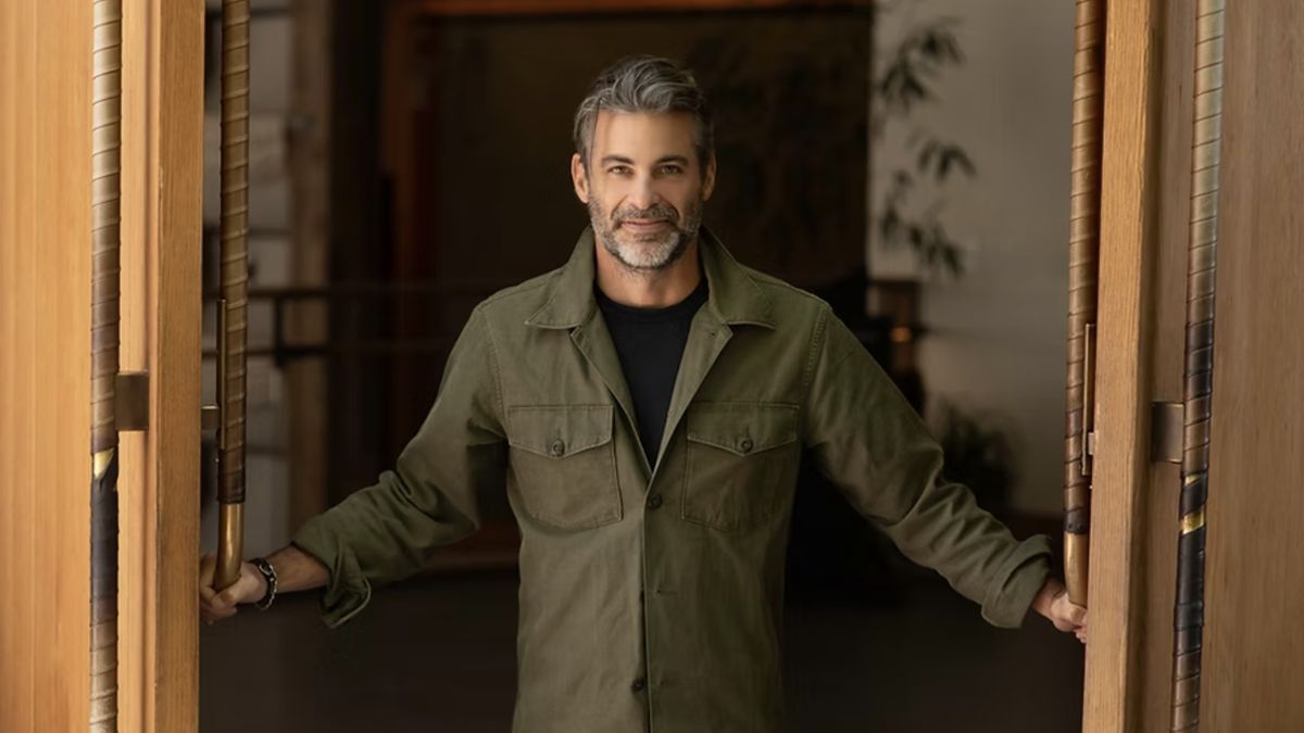 Proč lidé přitahují vztahy, které je ničí? Podle partnera Jennifer Anistonové za to mohou traumata z dětství