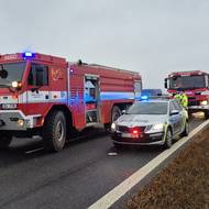 Nehoda kamionu a dodávky na dálnici u Bezměrova na Kroměřížsku