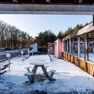 Motorest byl proslulý. Ne snad svou gastronomií, ale schůzkami šíbrů a pochybných podnikatelů. 