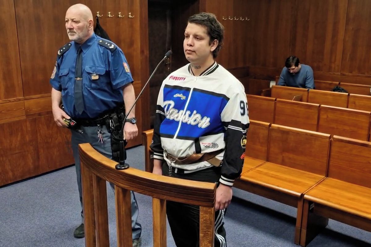 Rozdupal kamarádovi hlavu a chtěl mírnější trest, soud mu potvrdil 18 let