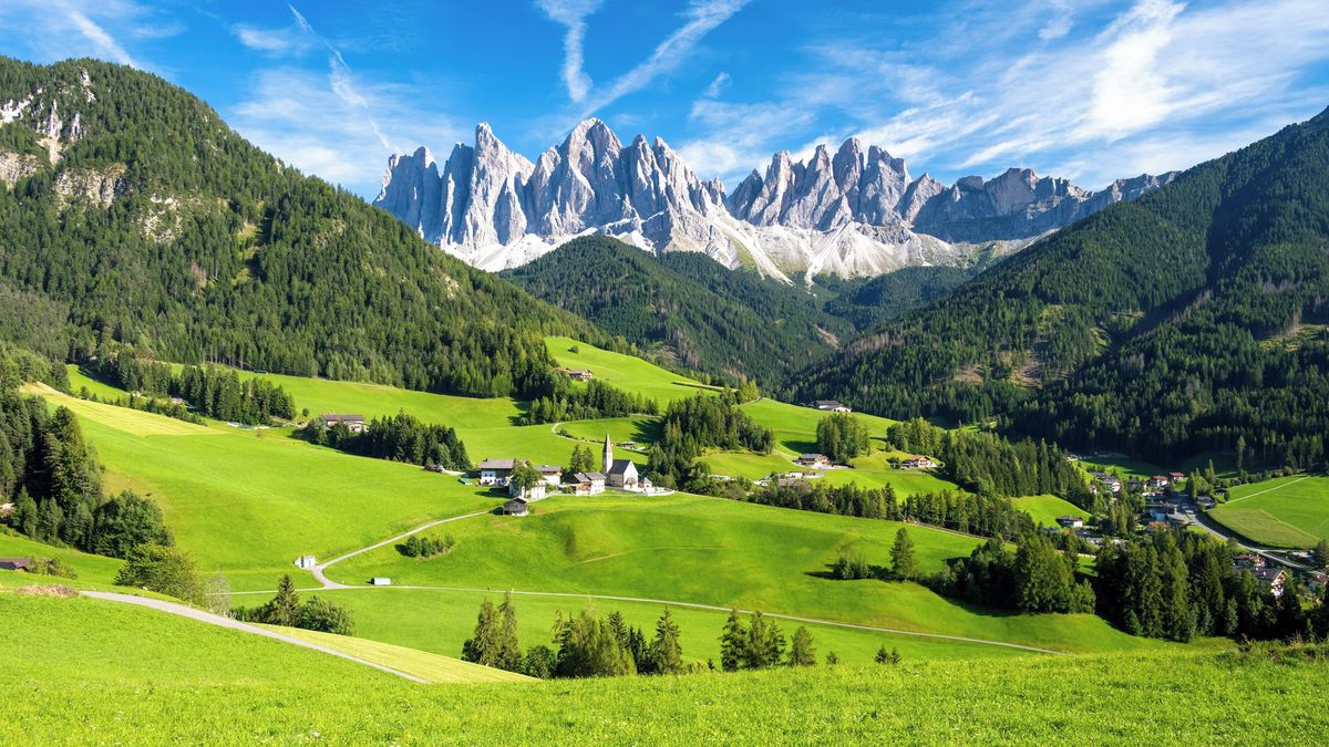 Italská vesnice s nádhernými výhledy instaluje bariéry proti vjezdu turistů