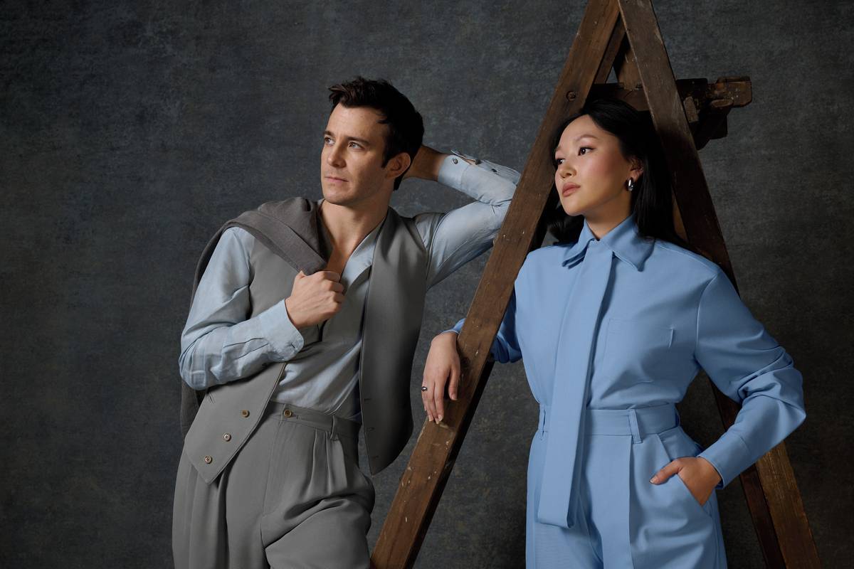 Luke Thompson a Yerin Haová, nový pár Bridgertonových