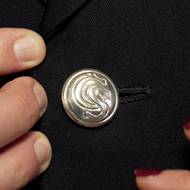 Písmena ČS na stejnokrojích Vojenské kanceláře prezidenta.