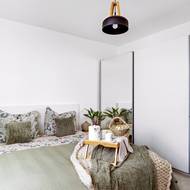 Druhá ložnice slouží zatím jako pokoj pro hosty, ale jednou se promění v dětský pokojíček.