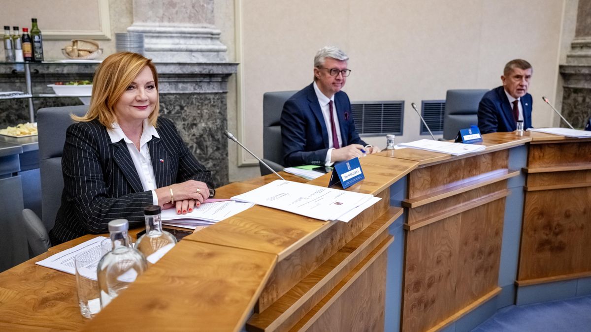 Nově si ze státního rozpočtu polepší doprava a sociální věci, méně dostane obrana