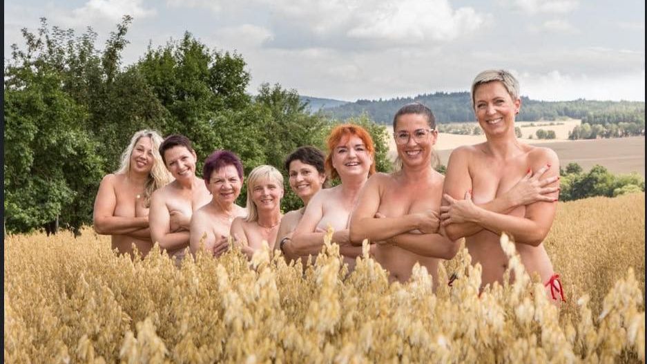 Dobrovolné hasičky z Domažlicka sundaly podprsenky. Chtějí podpořit nemocné