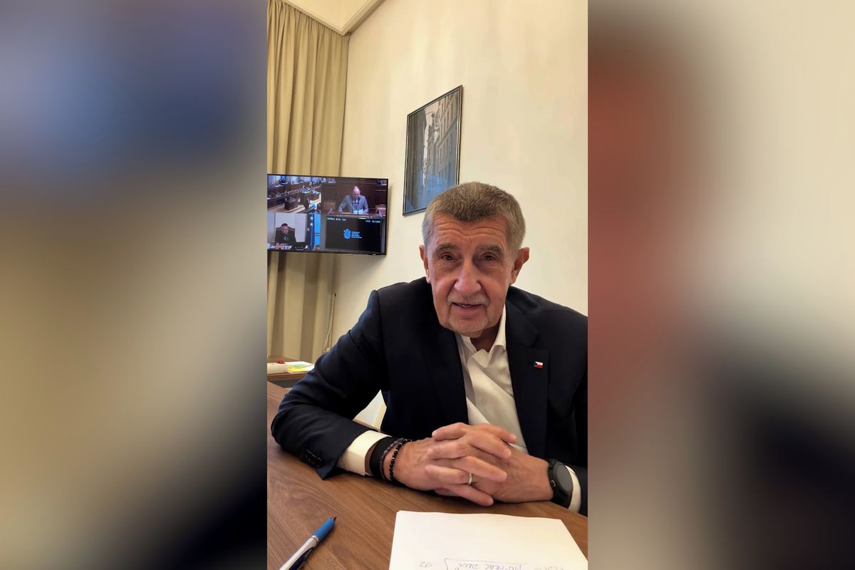 Vojenští piloti berou o sto procent méně než dopravní, překvapil Babiš výpočtem