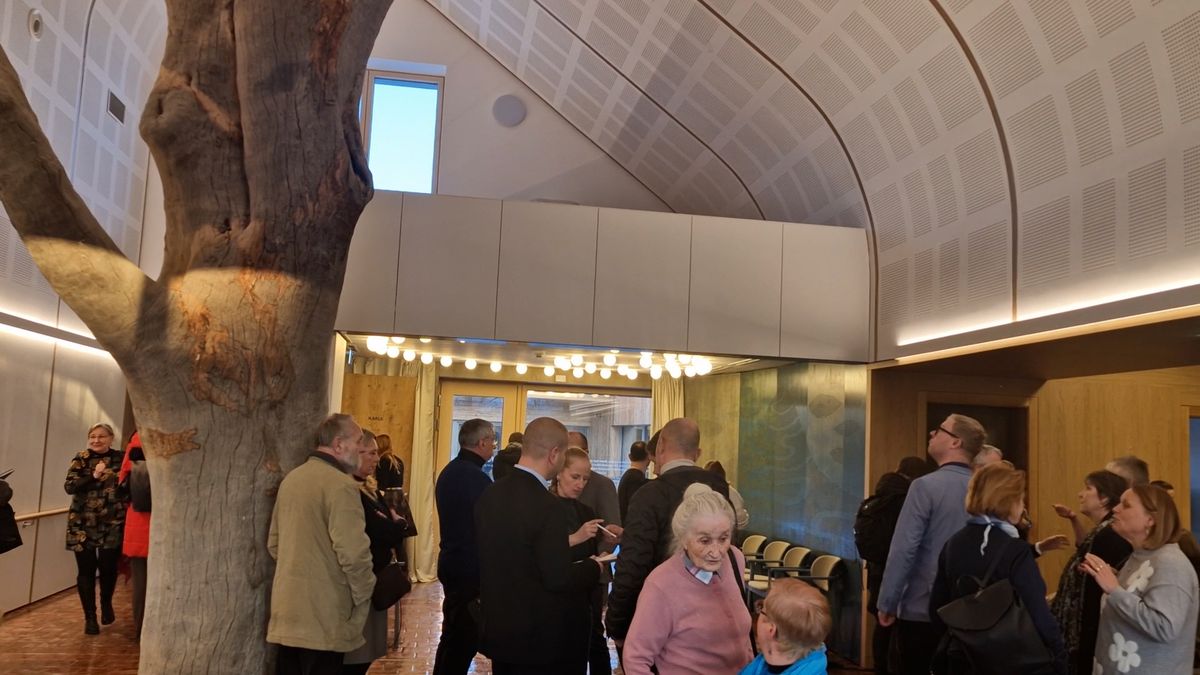 Prostě stáří. Nový domov důchodců na Svitavsku drží stoletý buk