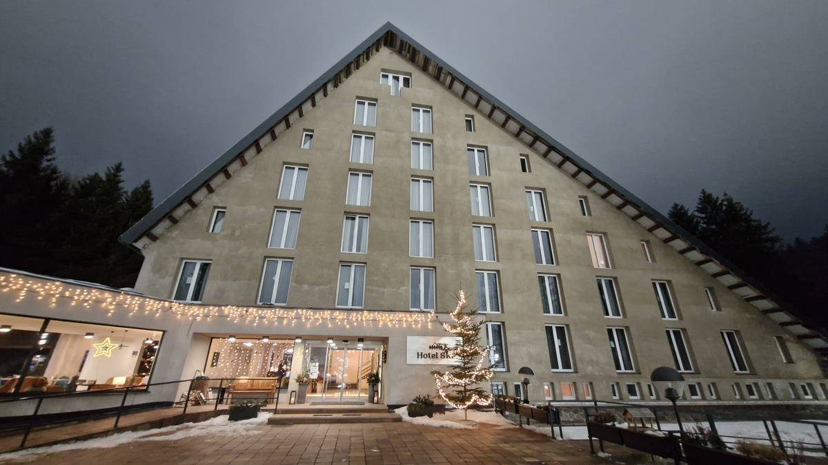 Hotel Ski prochází výraznou proměnou, aktuálně mu chybí balkony. 
