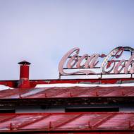 Stojí na 135. kilometru D1 za Velkým Meziříčím. Teď už ale roky chátrá. 