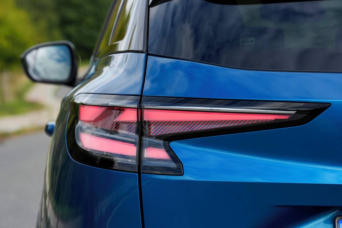 Zadní světla mají elegantní a moderní design.