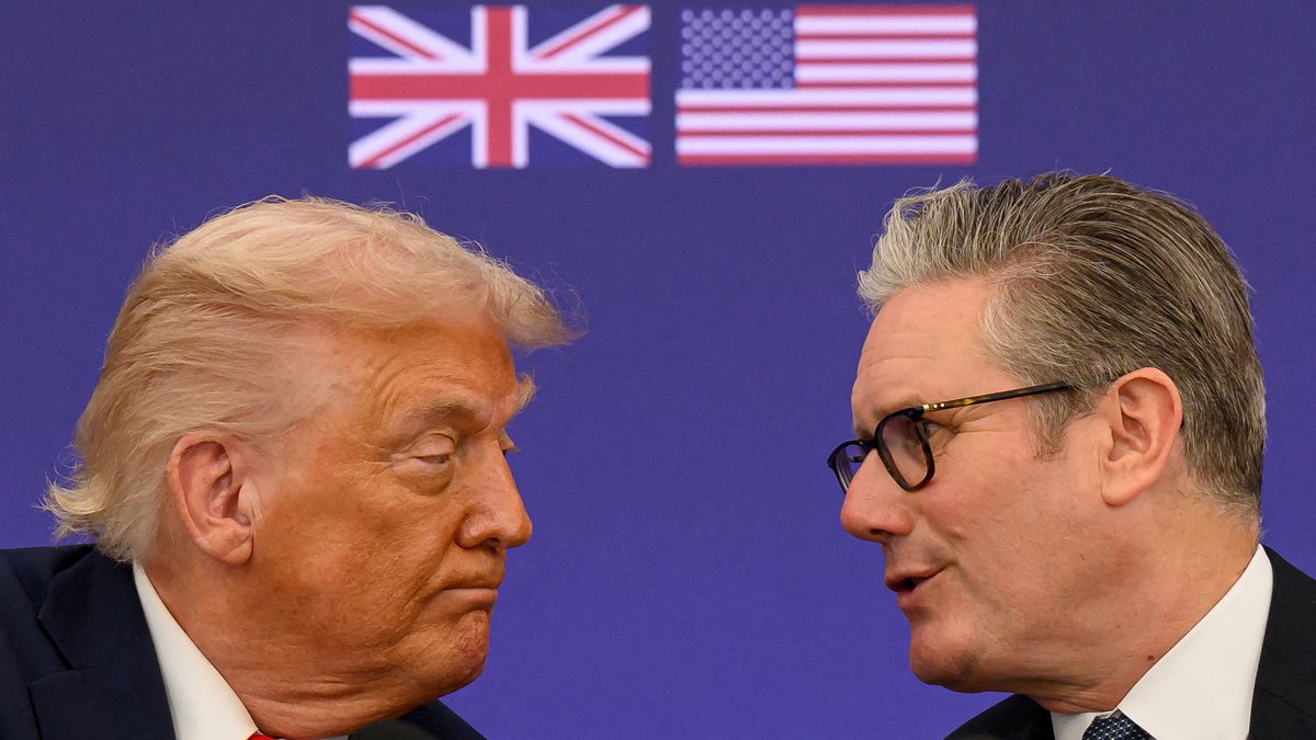 Trump: Vojáci NATO se v Afghánistánu vyhýbali frontě. Podle Starmera zlehčuje oběti